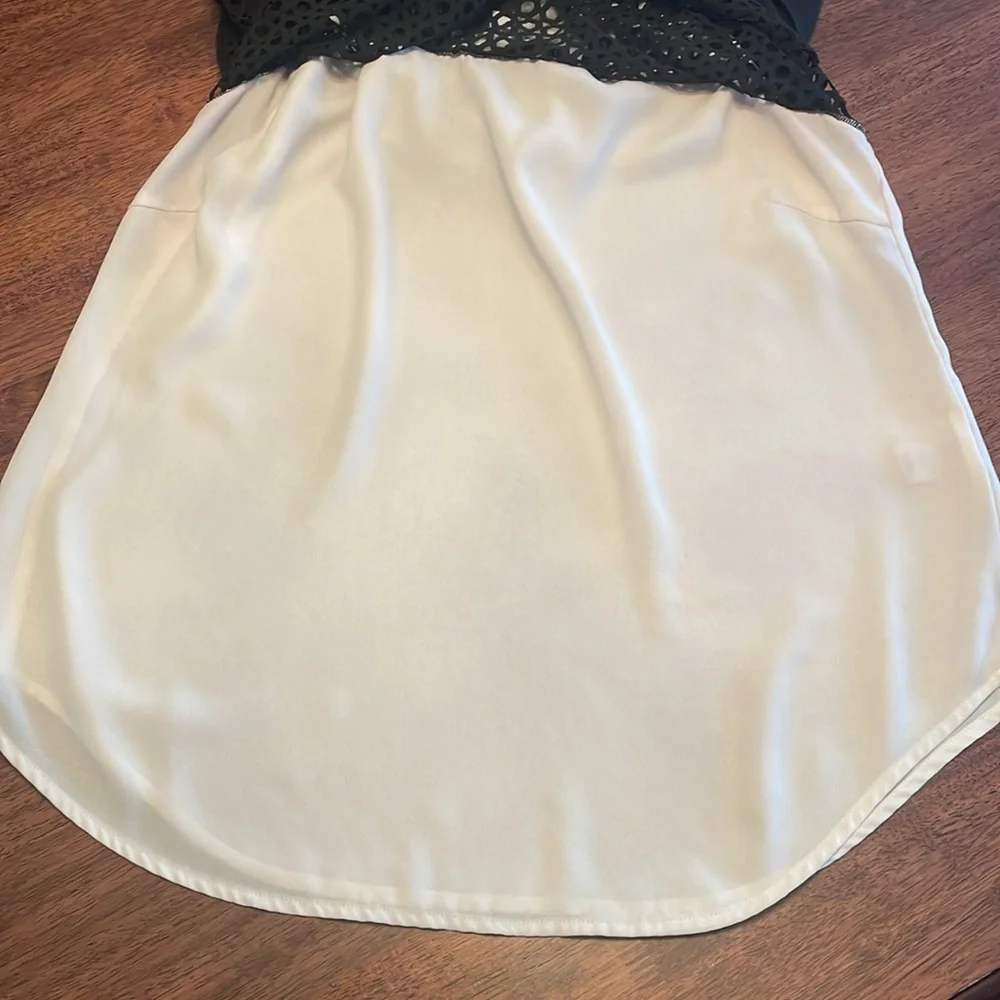 Dressbarn black and white layered sleeveless top - Picture 9 of 13